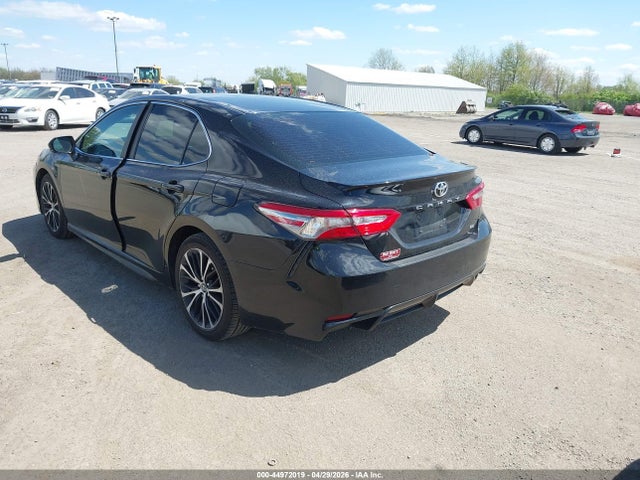 44972019 :رقم المزاد ، 4T1B11HKXJU565380 vin ، 2018 Toyota Camry Se مزاد بيع