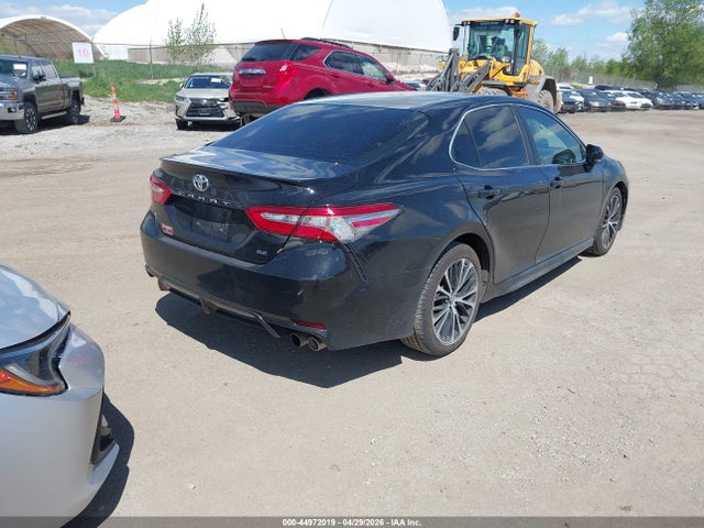 44972019 :رقم المزاد ، 4T1B11HKXJU565380 vin ، 2018 Toyota Camry Se مزاد بيع