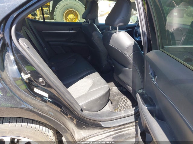 44972019 :رقم المزاد ، 4T1B11HKXJU565380 vin ، 2018 Toyota Camry Se مزاد بيع