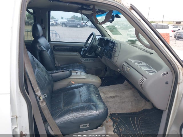1996 Gmc Suburban C1500 მანქანა იყიდება აუქციონზე, vin: 3GKEC16R3TG522571, აუქციონის ნომერი: 44972050