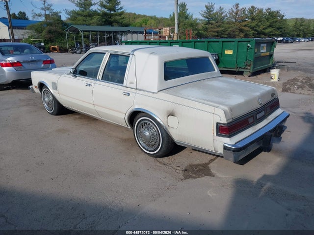 44972072 :رقم المزاد ، 1C3BF66P8FX650097 vin ، 1985 Chrysler Fifth Avenue مزاد بيع