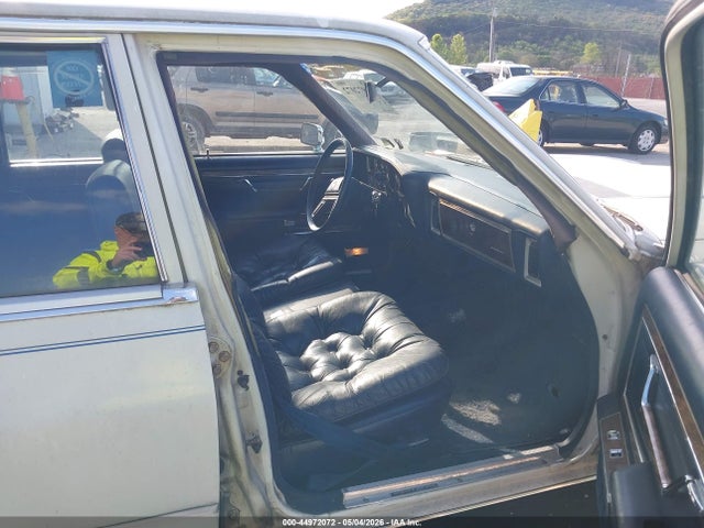 44972072 :رقم المزاد ، 1C3BF66P8FX650097 vin ، 1985 Chrysler Fifth Avenue مزاد بيع