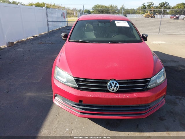 44972257 :رقم المزاد ، 3VWD17AJ1GM325887 vin ، 2016 Volkswagen Jetta 1.8t Sport مزاد بيع