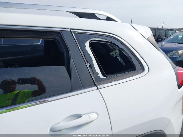 2015 Jeep Cherokee Latitude მანქანა იყიდება აუქციონზე, vin: 1C4PJLCB0FW676870, აუქციონის ნომერი: 44972304