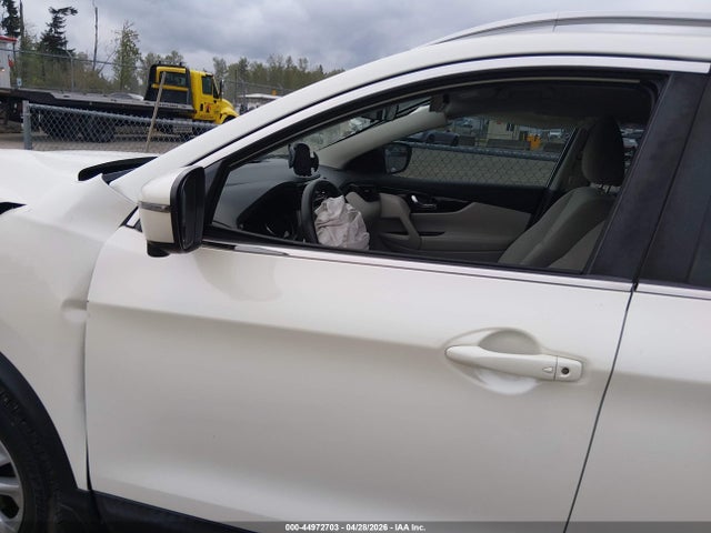 JN1BJ1CR2JW289065 Nissan Rogue Sport Sv