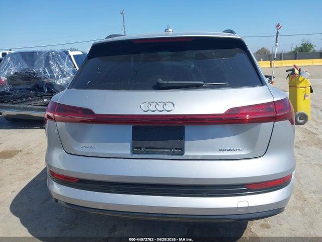 2021 Audi E-tron Premium Quattro მანქანა იყიდება აუქციონზე, vin: WA1AAAGE8MB025564, აუქციონის ნომერი: 44972762