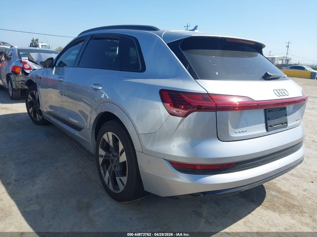 2021 Audi E-tron Premium Quattro მანქანა იყიდება აუქციონზე, vin: WA1AAAGE8MB025564, აუქციონის ნომერი: 44972762