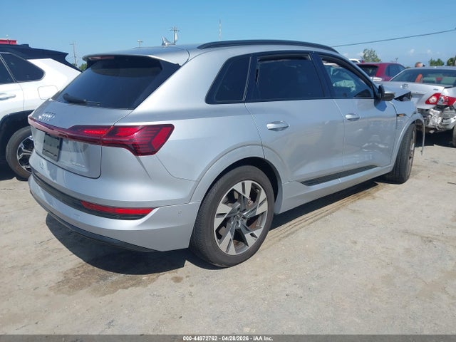 2021 Audi E-tron Premium Quattro მანქანა იყიდება აუქციონზე, vin: WA1AAAGE8MB025564, აუქციონის ნომერი: 44972762
