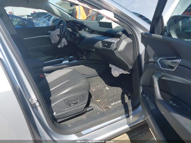 2021 Audi E-tron Premium Quattro მანქანა იყიდება აუქციონზე, vin: WA1AAAGE8MB025564, აუქციონის ნომერი: 44972762