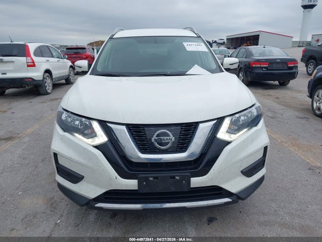 2017 Nissan Rogue Sv მანქანა იყიდება აუქციონზე, vin: 5N1AT2MV4HC880574, აუქციონის ნომერი: 44972841