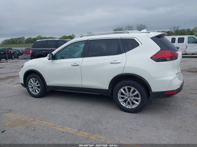 2017 Nissan Rogue Sv მანქანა იყიდება აუქციონზე, vin: 5N1AT2MV4HC880574, აუქციონის ნომერი: 44972841