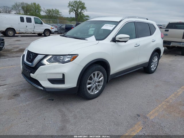 2017 Nissan Rogue Sv მანქანა იყიდება აუქციონზე, vin: 5N1AT2MV4HC880574, აუქციონის ნომერი: 44972841