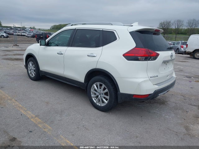 2017 Nissan Rogue Sv მანქანა იყიდება აუქციონზე, vin: 5N1AT2MV4HC880574, აუქციონის ნომერი: 44972841