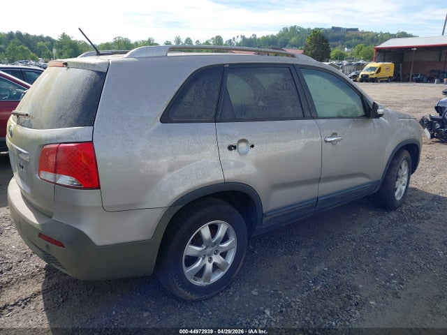 44972939 :رقم المزاد ، 5XYKT3A60DG405943 vin ، 2013 Kia Sorento Lx مزاد بيع