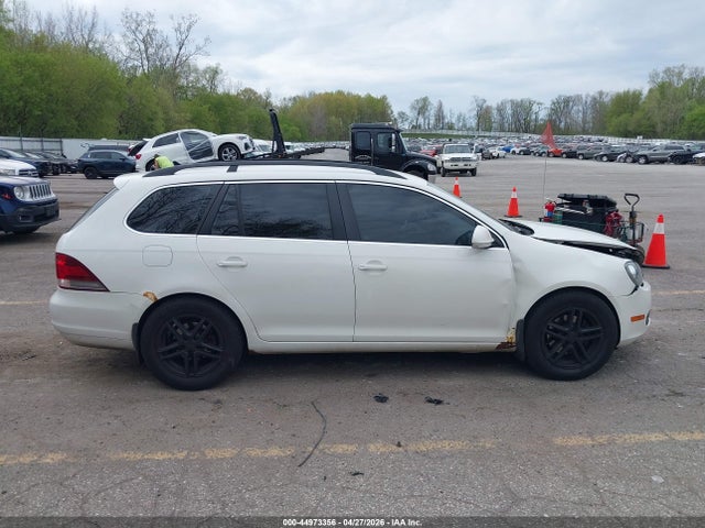 44973356 :رقم المزاد ، 3VWPZ7AJ5BM656017 vin ، 2011 Volkswagen Jetta Sportwagen 2.5l Se مزاد بيع