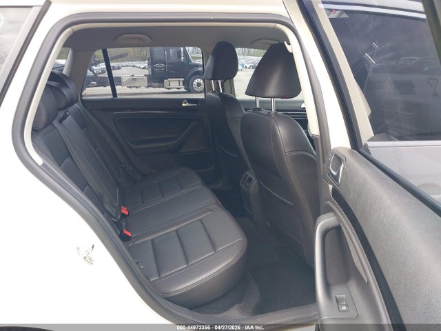44973356 :رقم المزاد ، 3VWPZ7AJ5BM656017 vin ، 2011 Volkswagen Jetta Sportwagen 2.5l Se مزاد بيع