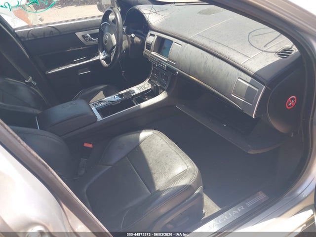 SAJWA0F75F8U65963 Jaguar Xf 3.0 Portfolio/3.0 Sport