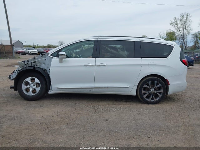 Auction sale of the 2019 Chrysler Pacifica Limited, vin: 2C4RC1GG0KR657574, lot number: 44973589