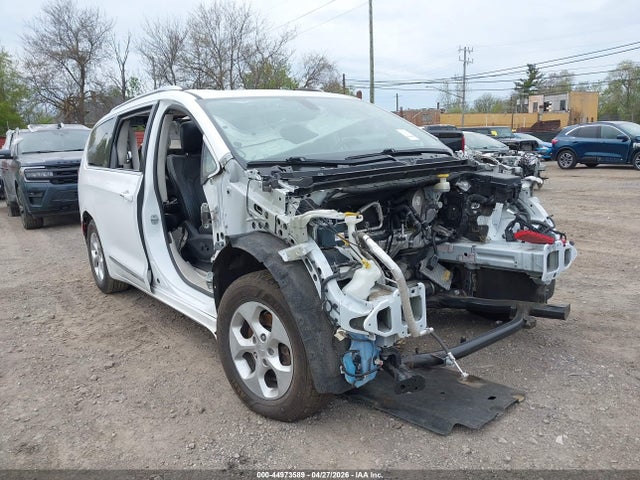 Auction sale of the 2019 Chrysler Pacifica Limited, vin: 2C4RC1GG0KR657574, lot number: 44973589