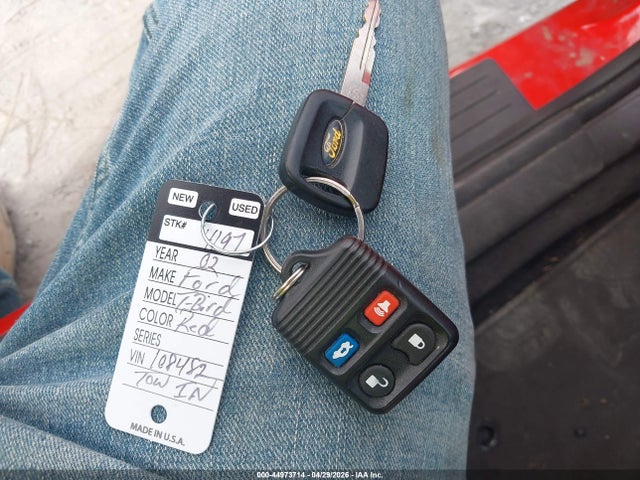 44973714 :رقم المزاد ، 1FAHP60A62Y108482 vin ، 2002 Ford Thunderbird مزاد بيع
