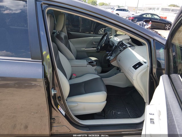 Продажа на аукционе авто 2014 Toyota Prius V Three, vin: JTDZN3EU2EJ004185, номер лота: 44973779
