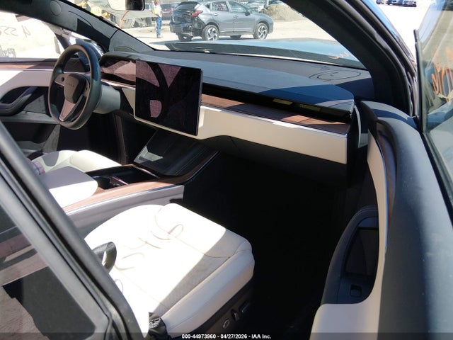 Продажа на аукционе авто 2023 Tesla Model X Dual Motor All-wheel Drive/standard Range, vin: 7SAXCBE58PF423364, номер лота: 44973960