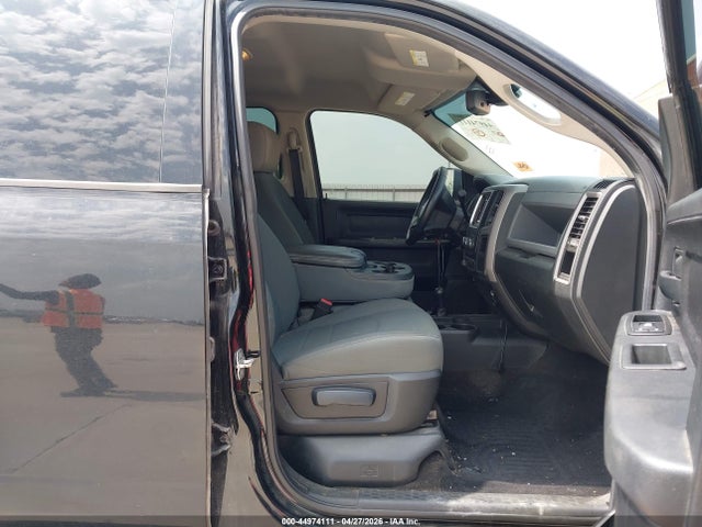 44974111 :رقم المزاد ، 3C6UR5CL2EG218073 vin ، 2014 Ram 2500 Tradesman مزاد بيع
