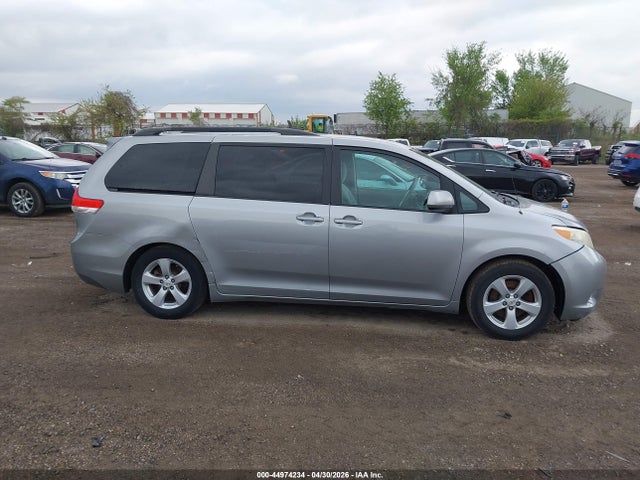 Aukcja sprzedaży 2011 Toyota Sienna Le, vin: 5TDKK3DC0BS035453, numer aukcji: 44974234