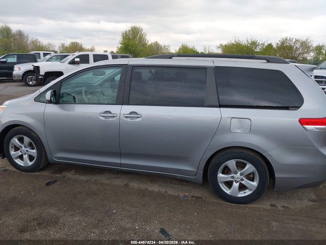 Aukcja sprzedaży 2011 Toyota Sienna Le, vin: 5TDKK3DC0BS035453, numer aukcji: 44974234
