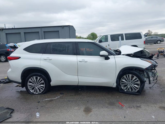 Toyota Highlander Platinum 2022 5TDFZRBH4NS207390 Image 14