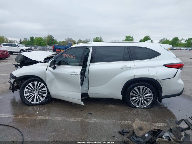 Toyota Highlander Platinum 2022 5TDFZRBH4NS207390 Image 15