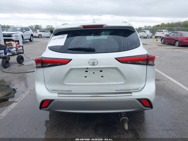 Toyota Highlander Platinum 2022 5TDFZRBH4NS207390 Image 17