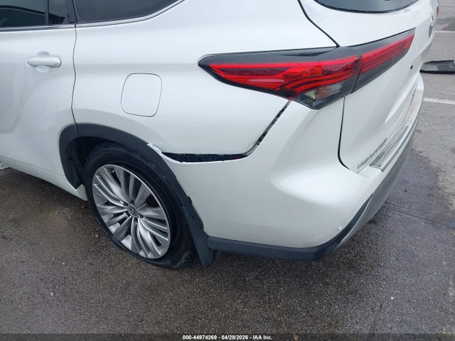 Toyota Highlander Platinum 2022 5TDFZRBH4NS207390 Image 22