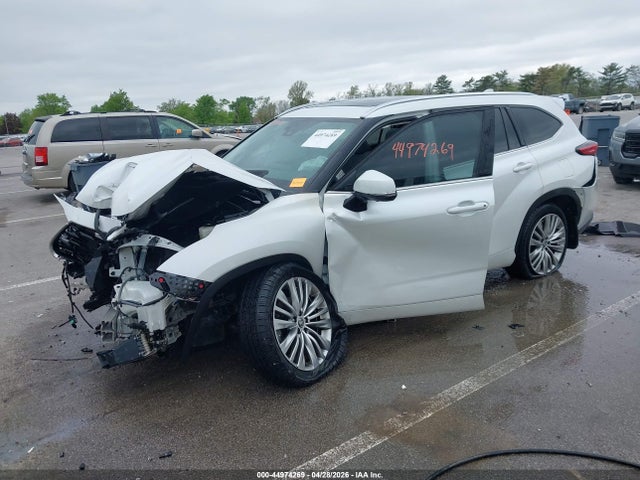 Toyota Highlander Platinum 2022 5TDFZRBH4NS207390 Image 2