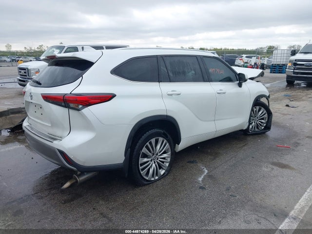 Toyota Highlander Platinum 2022 5TDFZRBH4NS207390 Image 4
