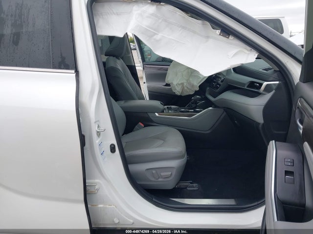 Toyota Highlander Platinum 2022 5TDFZRBH4NS207390 Image 5