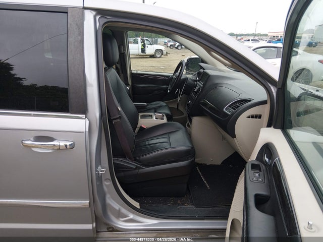 2015 Chrysler Town & Country Touring მანქანა იყიდება აუქციონზე, vin: 2C4RC1BG8FR699262, აუქციონის ნომერი: 44974300