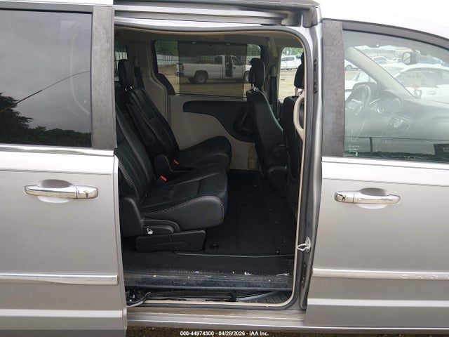 2015 Chrysler Town & Country Touring მანქანა იყიდება აუქციონზე, vin: 2C4RC1BG8FR699262, აუქციონის ნომერი: 44974300