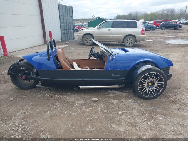 7KGTC2V11NR003443 Vanderhall Venice