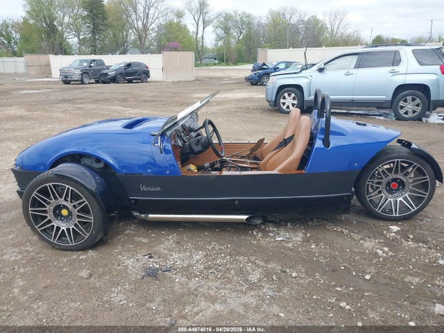 7KGTC2V11NR003443 Vanderhall Venice
