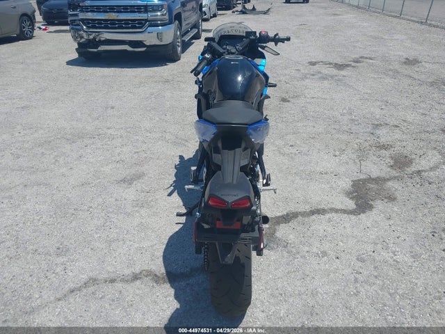 44974531 :رقم المزاد ، JS1EM13B7S7102381 vin ، 2025 Suzuki Gsx800 F مزاد بيع