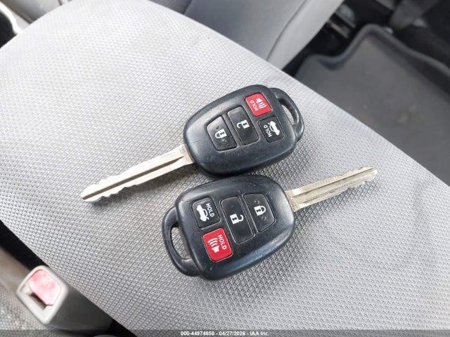 2017 Toyota Corolla Le მანქანა იყიდება აუქციონზე, vin: 5YFBURHE4HP700008, აუქციონის ნომერი: 44974650