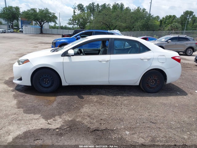 2017 Toyota Corolla Le მანქანა იყიდება აუქციონზე, vin: 5YFBURHE4HP700008, აუქციონის ნომერი: 44974650