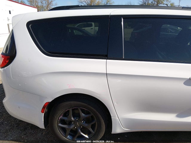 2020 Chrysler Pacifica Touring L Plus მანქანა იყიდება აუქციონზე, vin: 2C4RC1EG0LR233140, აუქციონის ნომერი: 44974693