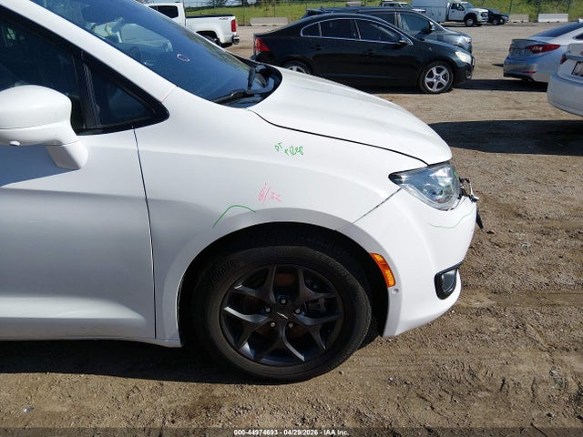 2020 Chrysler Pacifica Touring L Plus მანქანა იყიდება აუქციონზე, vin: 2C4RC1EG0LR233140, აუქციონის ნომერი: 44974693
