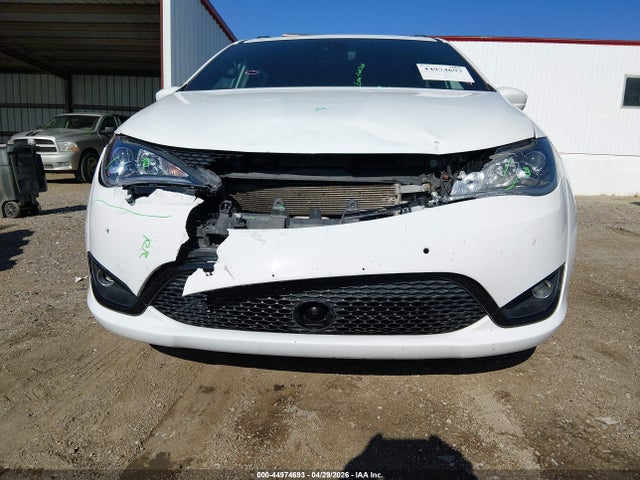 2020 Chrysler Pacifica Touring L Plus მანქანა იყიდება აუქციონზე, vin: 2C4RC1EG0LR233140, აუქციონის ნომერი: 44974693