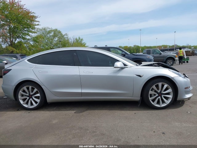 2018 Tesla Model 3 Long Range/mid Range მანქანა იყიდება აუქციონზე, vin: 5YJ3E1EA4JF048531, აუქციონის ნომერი: 44974894