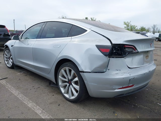 2018 Tesla Model 3 Long Range/mid Range მანქანა იყიდება აუქციონზე, vin: 5YJ3E1EA4JF048531, აუქციონის ნომერი: 44974894
