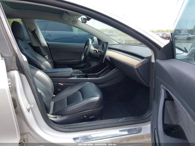 2018 Tesla Model 3 Long Range/mid Range მანქანა იყიდება აუქციონზე, vin: 5YJ3E1EA4JF048531, აუქციონის ნომერი: 44974894