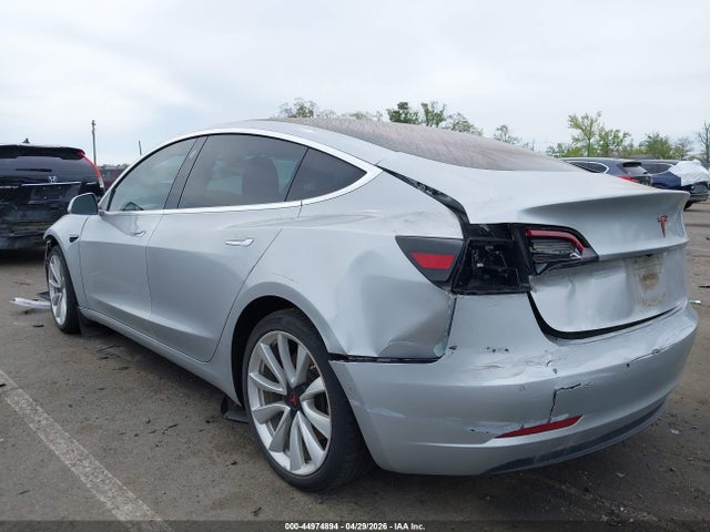 2018 Tesla Model 3 Long Range/mid Range მანქანა იყიდება აუქციონზე, vin: 5YJ3E1EA4JF048531, აუქციონის ნომერი: 44974894